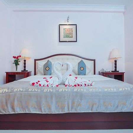 Silver Mounts Hotel Пномпень Екстер'єр фото